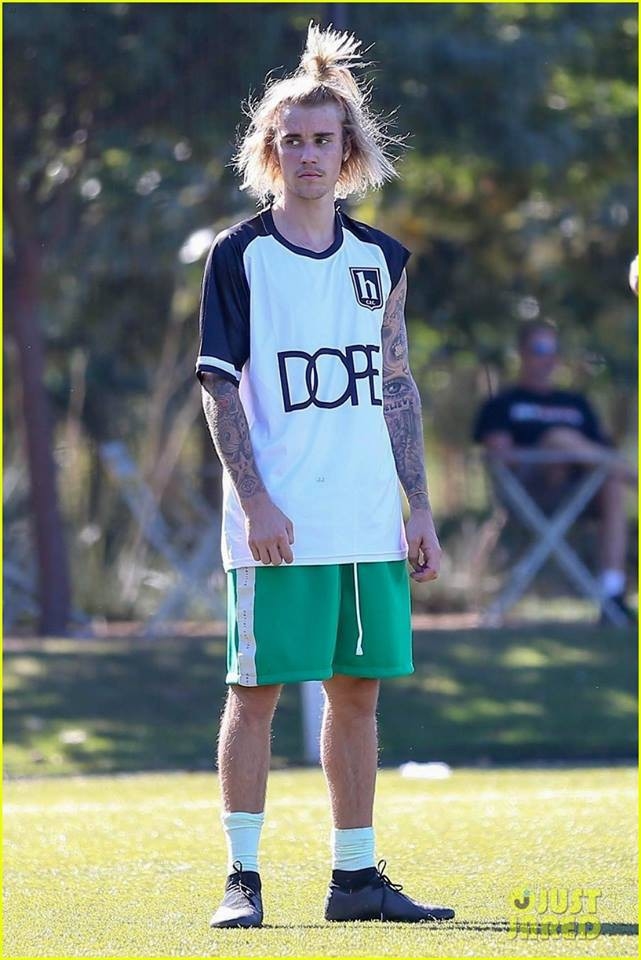 Justin Bieber bất ngờ cạo đầu khiến các fan vô cùng ngỡ ngàng