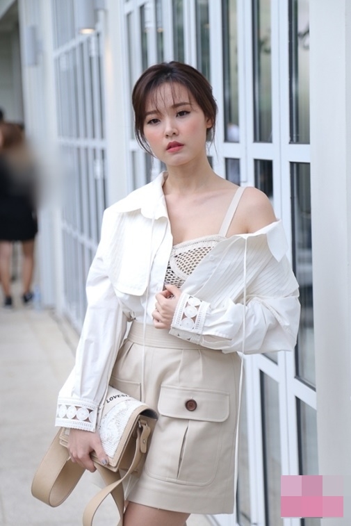 So huu khuon mat nu tinh: 4 my nhan nay khien fan la oai oai moi khi dien do ca tinh