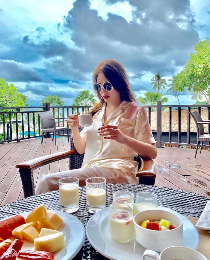 Lạ đời! Mỹ nhân Việt người mặc đồ trái, người diện cả độ ngủ ra phố