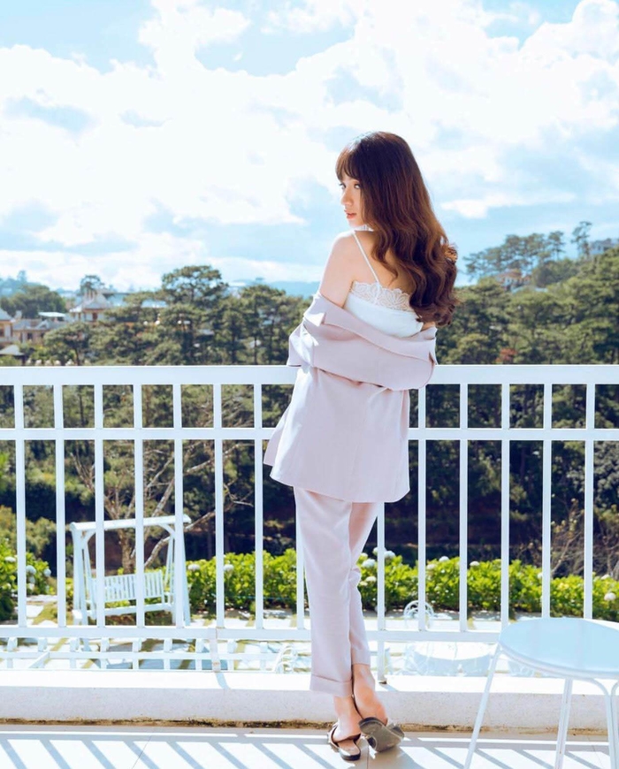 Lạ đời! Mỹ nhân Việt người mặc đồ trái, người diện cả độ ngủ ra phố