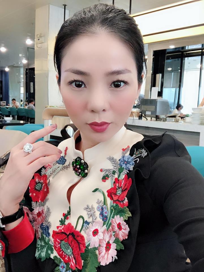 Le quyen, Ha Kieu Anh va Linh nga gay bat ngo voi nhan sac khac la