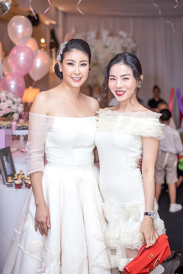 Le quyen, Ha Kieu Anh va Linh nga gay bat ngo voi nhan sac khac la