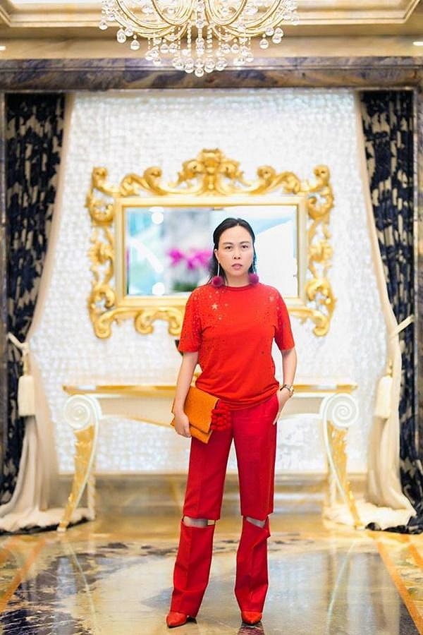 Loat sao viet chung minh cau noi: Khong phai ai dien hang hieu cũng se sang chanh