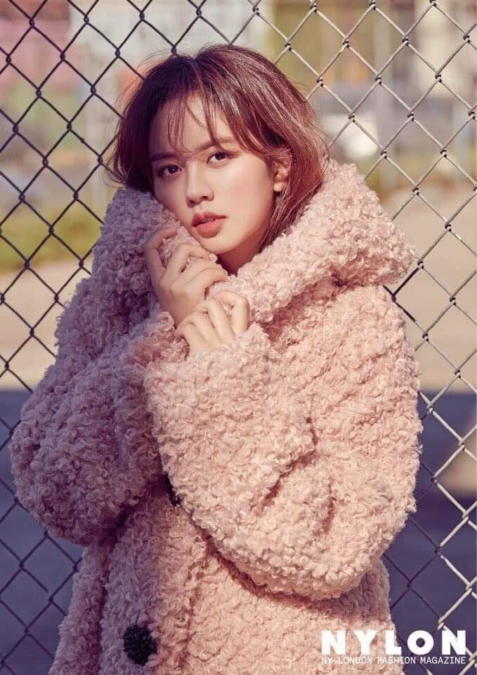 Mê mẩn trước nhan sắc đời thực của ngôi sao nhí một thời Kim So Hyun!