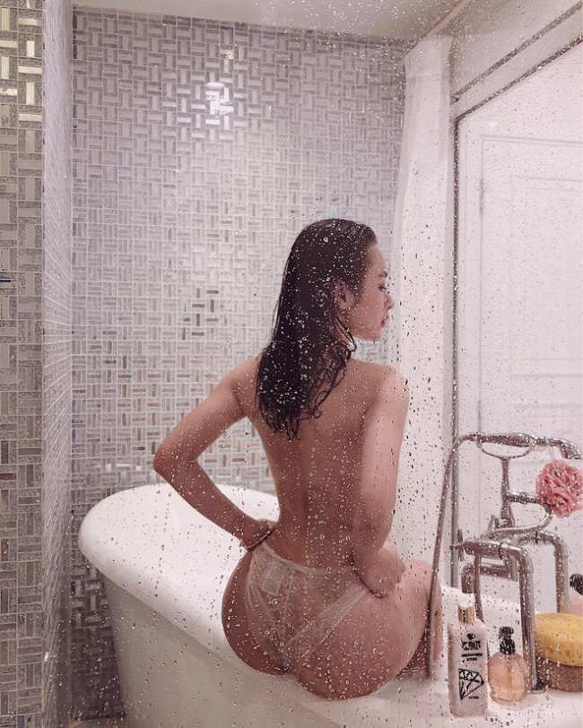 Muon kieu khoe anh nghich nuoc cua sao Viet: Nguoi sexy het nac, nguoi gay tranh cai