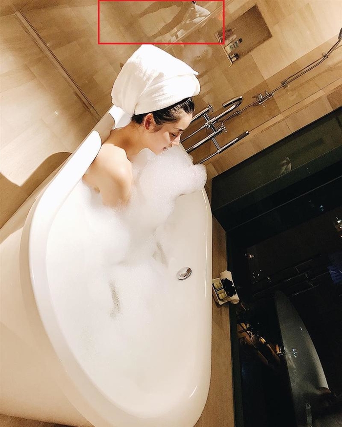 Muon kieu khoe anh nghich nuoc cua sao Viet: Nguoi sexy het nac, nguoi gay tranh cai