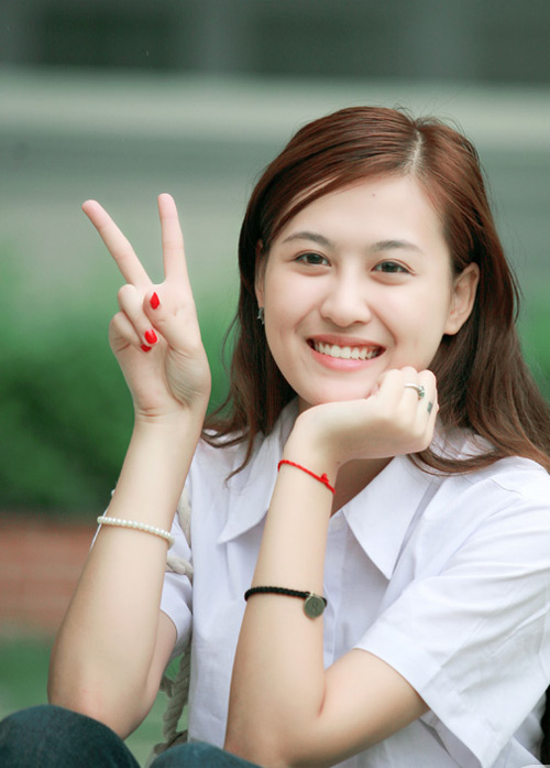 Netizen dụi mắt đến 3 lần mới dám tin đấy là Hà Lade sau ca phẫu thuật