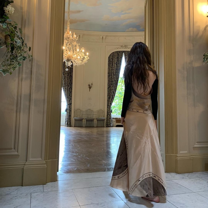 Ngỡ ngàng video hậu trường MV solo của Jennie (BLACKPINK)