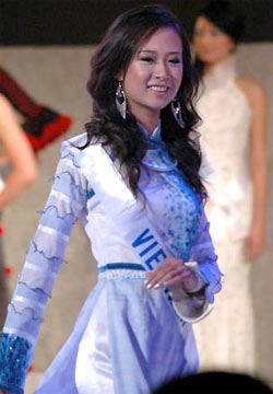 Nhìn lại những bộ quốc phục của Việt Nam tại Miss International