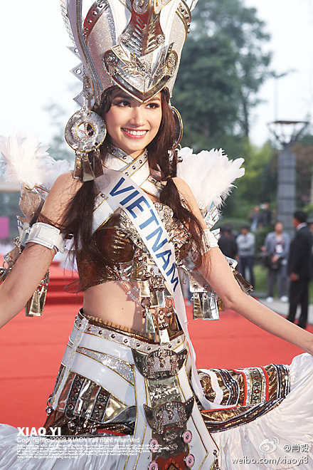 Nhìn lại những bộ quốc phục của Việt Nam tại Miss International