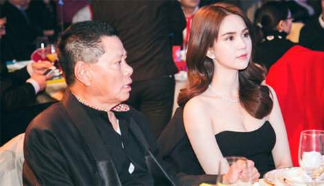 Những cặp lệch nhau chục tuổi hơn của showbiz