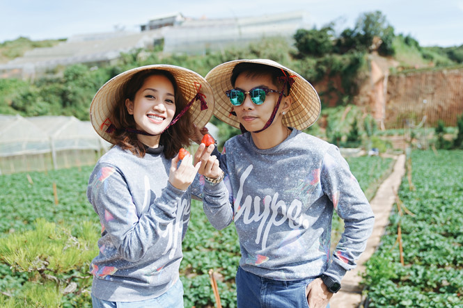 Những cặp lệch nhau chục tuổi hơn của showbiz