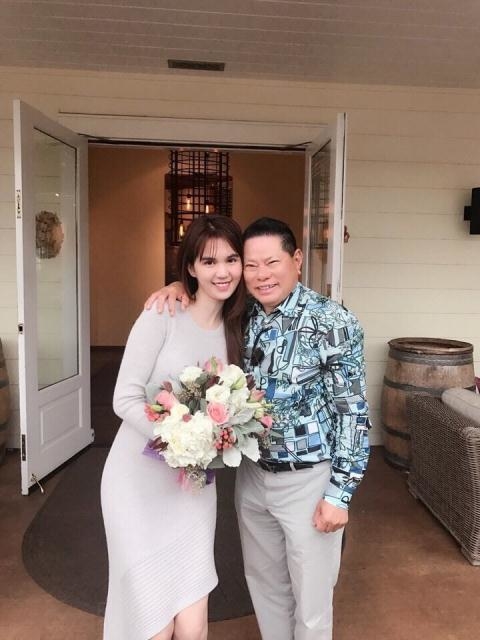 Những cặp lệch nhau chục tuổi hơn của showbiz