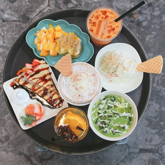 Càn quét những khu ăn vặt siêu ngon, siêu rẻ ngay giữa lòng Hà Nội