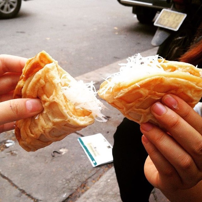 Càn quét những khu ăn vặt siêu ngon, siêu rẻ ngay giữa lòng Hà Nội