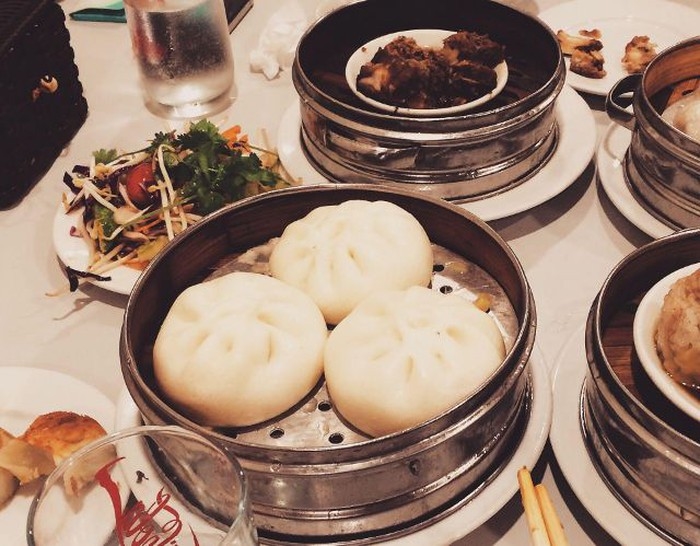 Càn quét những khu ăn vặt siêu ngon, siêu rẻ ngay giữa lòng Hà Nội