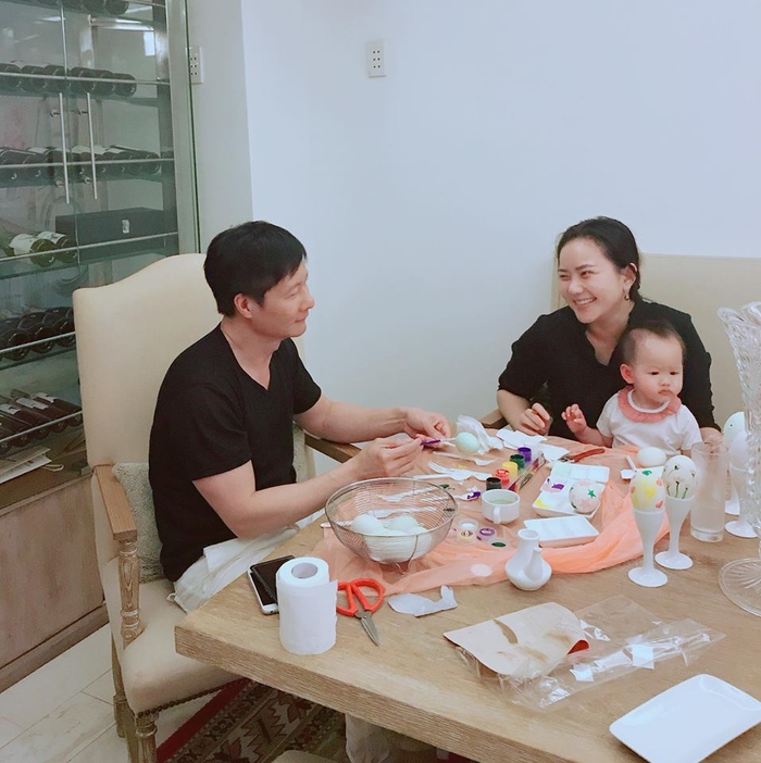 Những người đẹp Việt gây bất ngờ khi theo chồng hơn chục tuổi