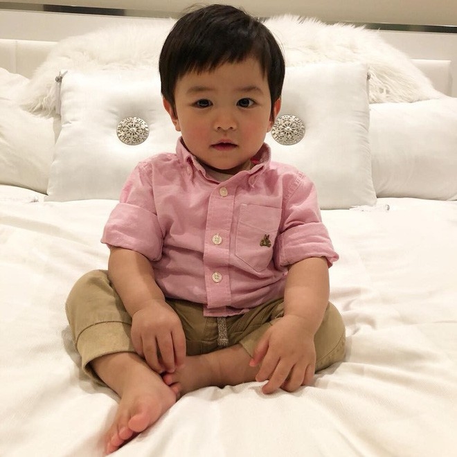 Cuộc sống nhung lụa của những cô chiêu, cậu ấm nhà sao Việt