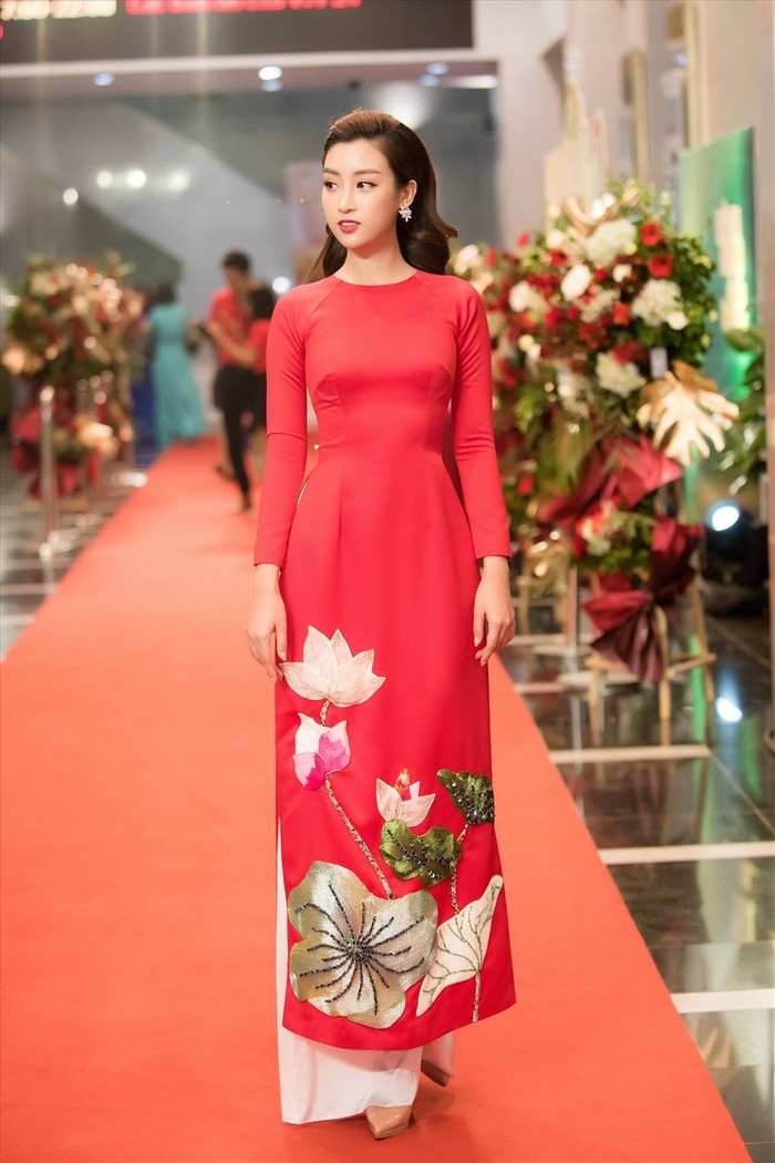 Phuong Khanh va loat nguoi dep vua dang quang da dinh ngay scandal