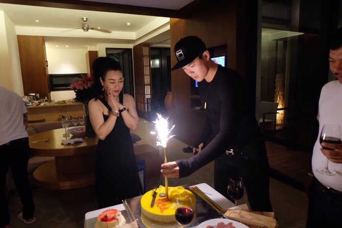 Sao nam chấp nhận bỏ sự nghiệp để đến với nữ đại gia hơn tuổi.