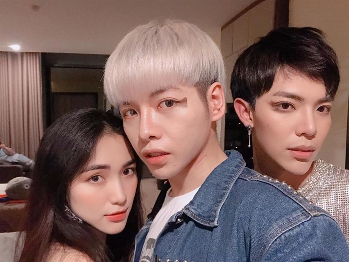 Sao nam Việt khoe ảnh selfie - người thần thái, người phấn son điệu đà