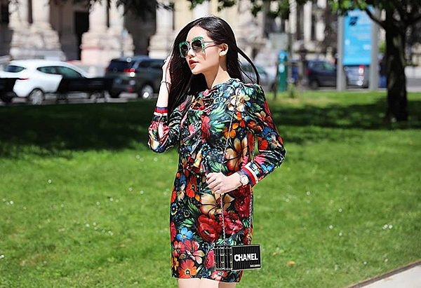 Chịu chơi như loạt mỹ nhân Việt, mua túi xách mini toàn giá trên trời