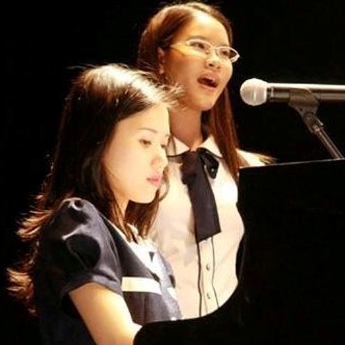 Bận rộn với showbiz, sao Việt vẫn làm tốt công việc trồng người