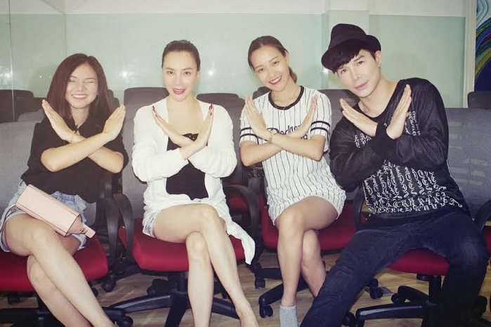 Bận rộn với showbiz, sao Việt vẫn làm tốt công việc trồng người