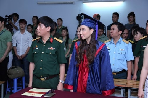 Bận rộn với showbiz, sao Việt vẫn làm tốt công việc trồng người