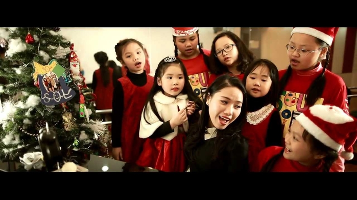 Bận rộn với showbiz, sao Việt vẫn làm tốt công việc trồng người
