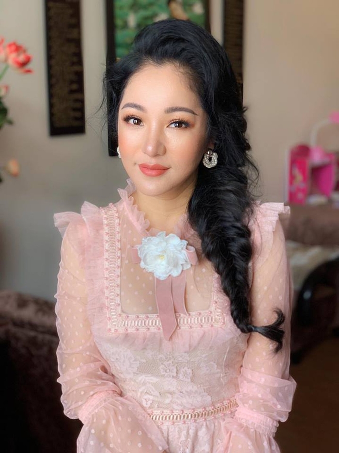 Sao Viet voi nghe tay trai: Leu Phuong Anh mua duoc nha, Nam Em bay ca tien ty