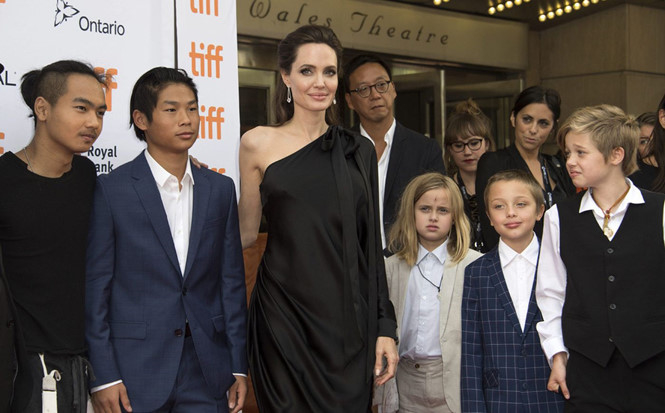 Sau 6 đứa con đều muốn ở cùng bố, Brad Pitt lo Angelina Jolie gây sự