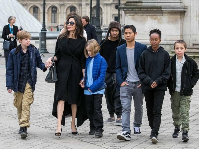Sau 6 đứa con đều muốn ở cùng bố, Brad Pitt lo Angelina Jolie gây sự