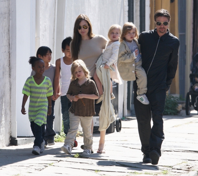 Angelina Jolie thua cuộc trong cuộc chiến giành quyền nuôi con