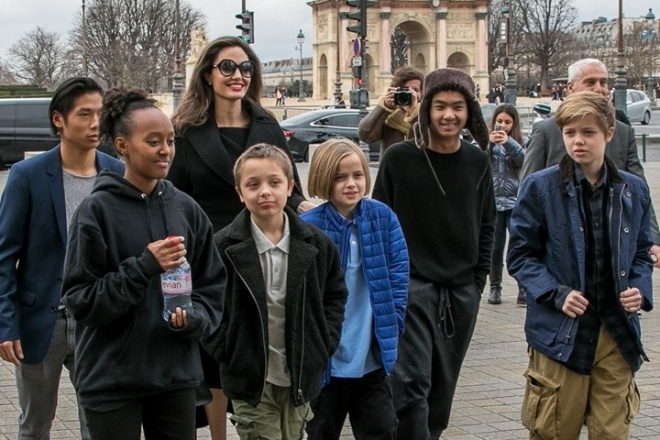 Angelina Jolie thua cuộc trong cuộc chiến giành quyền nuôi con