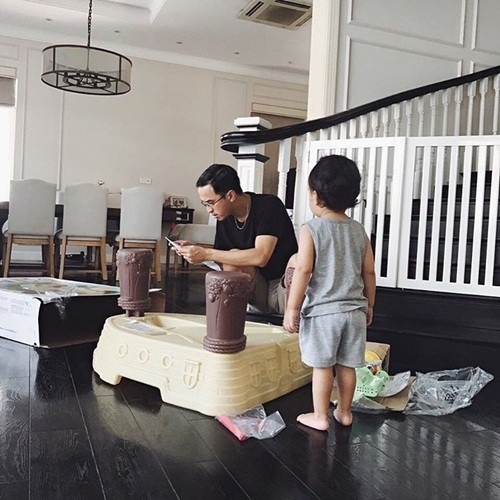 Cuộc sống nhung lụa của những cô chiêu, cậu ấm nhà sao Việt