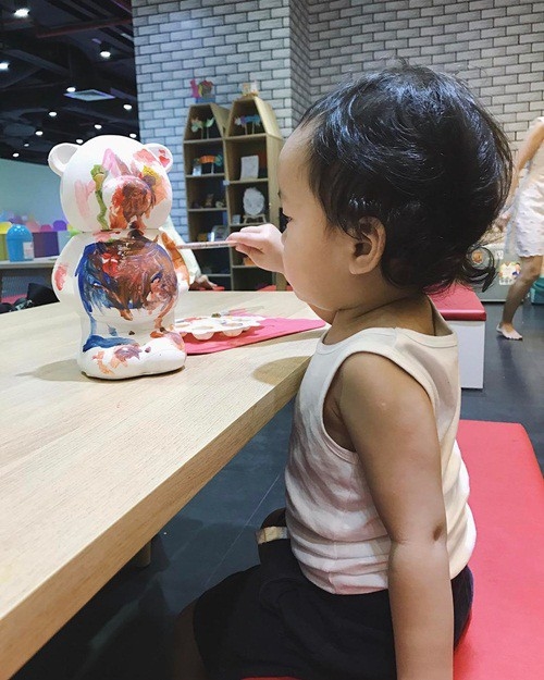 Cuộc sống nhung lụa của những cô chiêu, cậu ấm nhà sao Việt