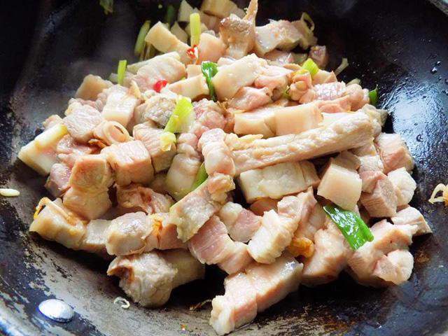 Vài chiêu đơn giản giúp món thịt kho tiêu đánh bay nồi cơm nhanh chóng