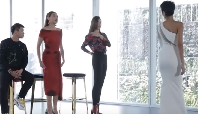 Võ Hoàng Yến hướng dẫn H'Hen Niê đi catwalk
