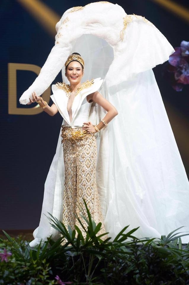 Những bộ trang phục dân tộc chặt chém nhất sân khấu Miss Universe