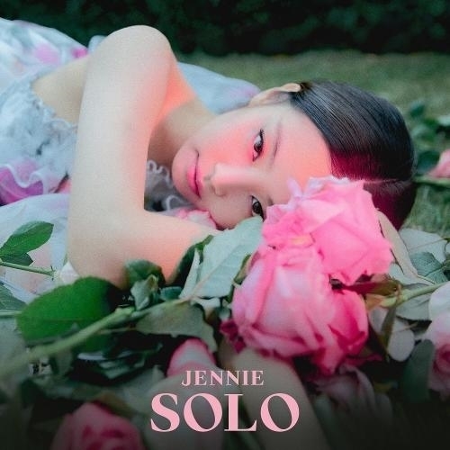 Khi thần tượng Kpop tách nhóm solo: Người thất bại, người thành công