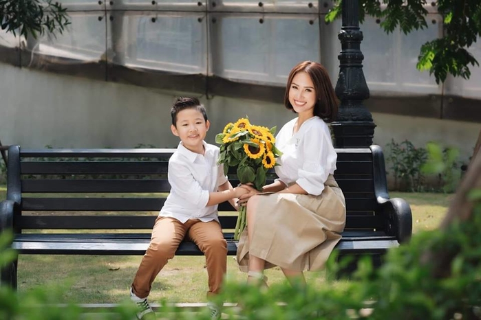 Đẳng cấp mẹ đơn thân showbiz Việt: Sống sang chảnh bất ngờ!