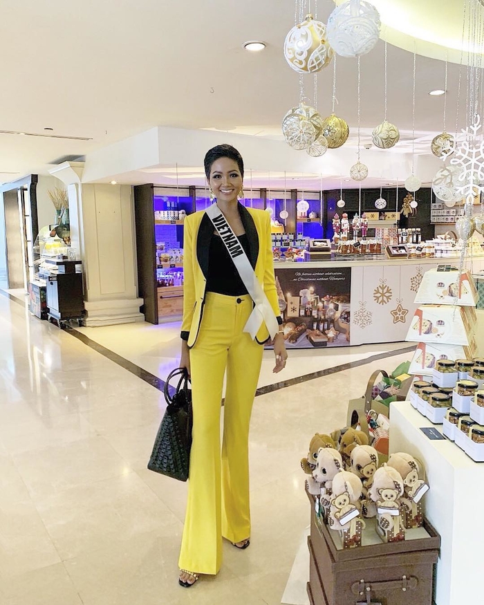 Loạt trang phục đa sắc ấn tượng của H'Hen Niê tại Miss Universe 2018