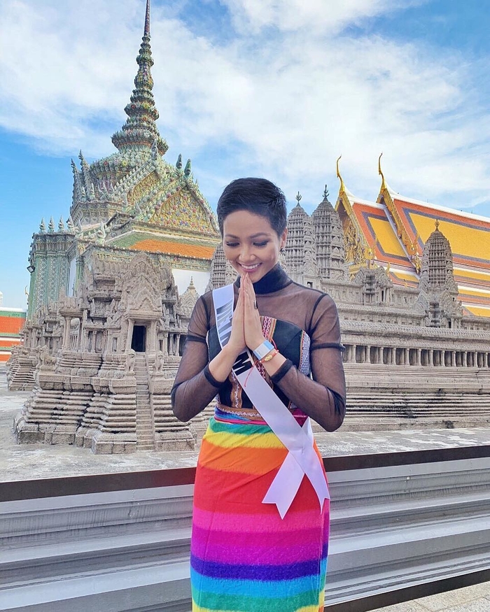 Loạt trang phục đa sắc ấn tượng của H'Hen Niê tại Miss Universe 2018