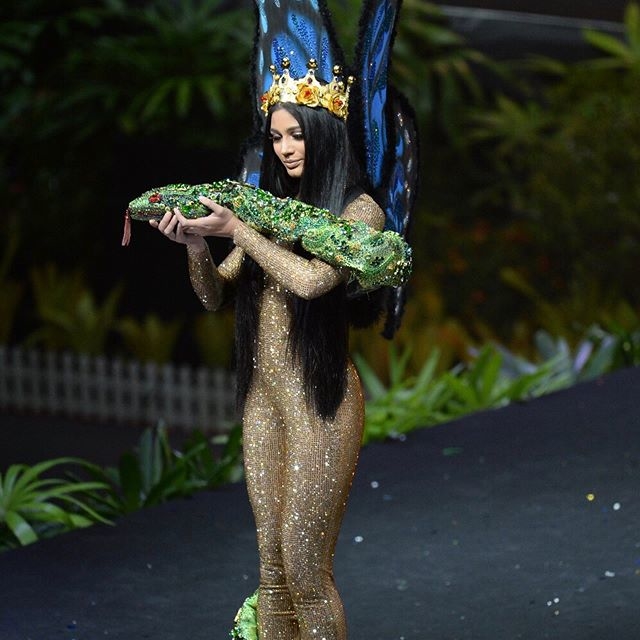 Những bộ trang phục dân tộc chặt chém nhất sân khấu Miss Universe
