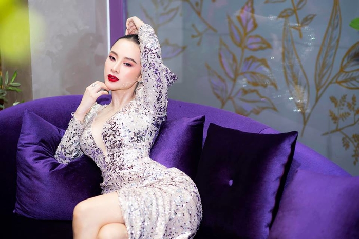 Mặc váy kim sa nhưng Angela Phương Trinh lại quên trang sức tiền tỷ