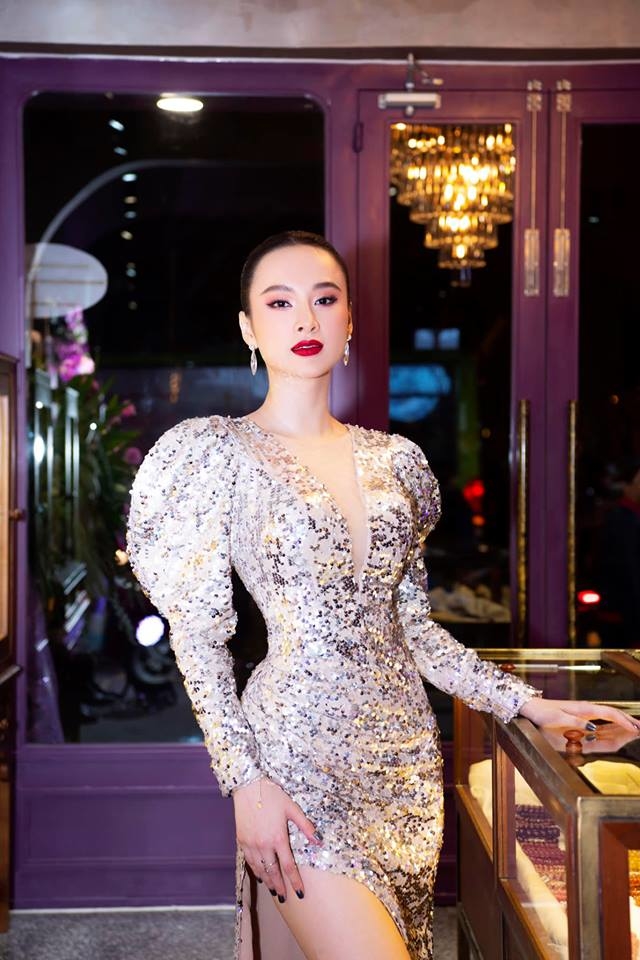 Mặc váy kim sa nhưng Angela Phương Trinh lại quên trang sức tiền tỷ