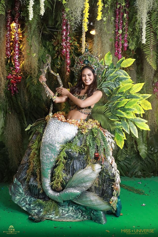 Những bộ trang phục dân tộc chặt chém nhất sân khấu Miss Universe