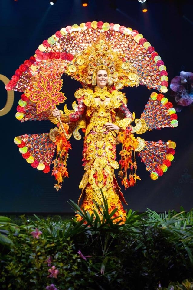 Những bộ trang phục dân tộc chặt chém nhất sân khấu Miss Universe