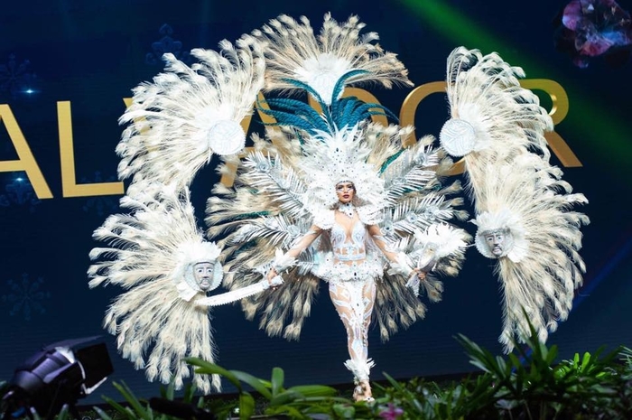 Những bộ trang phục dân tộc chặt chém nhất sân khấu Miss Universe